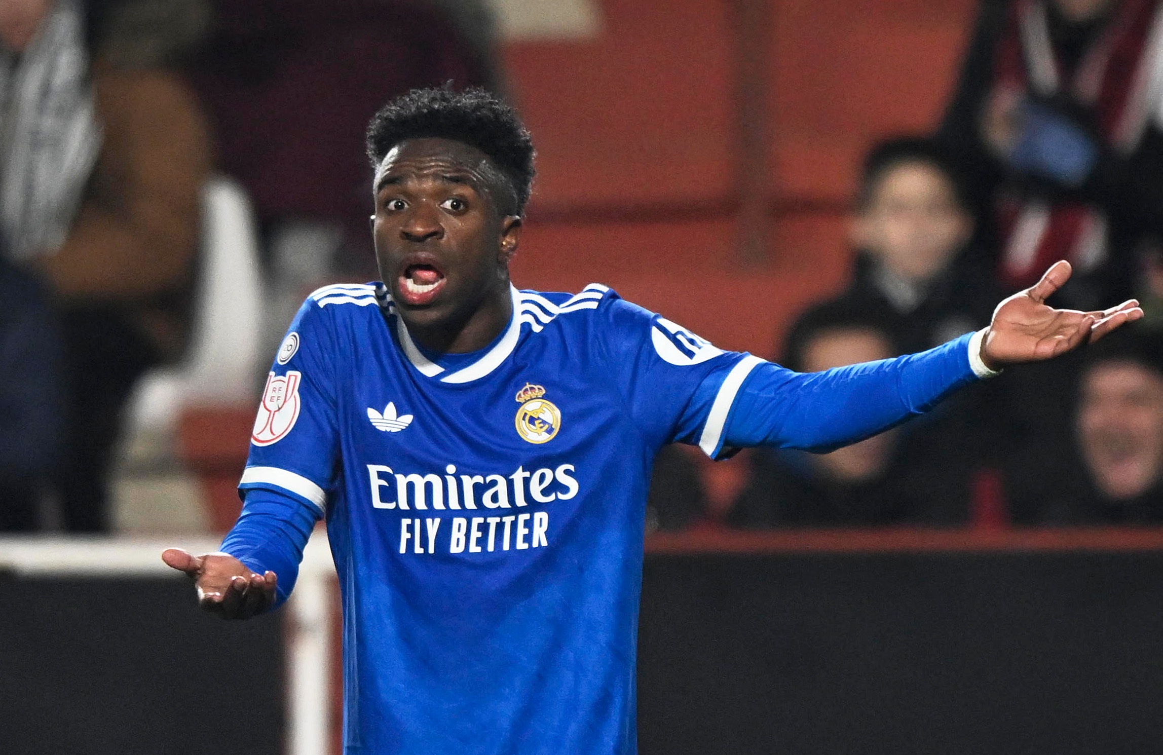 六台：维尼修斯准备就种族歧视事件出庭作证