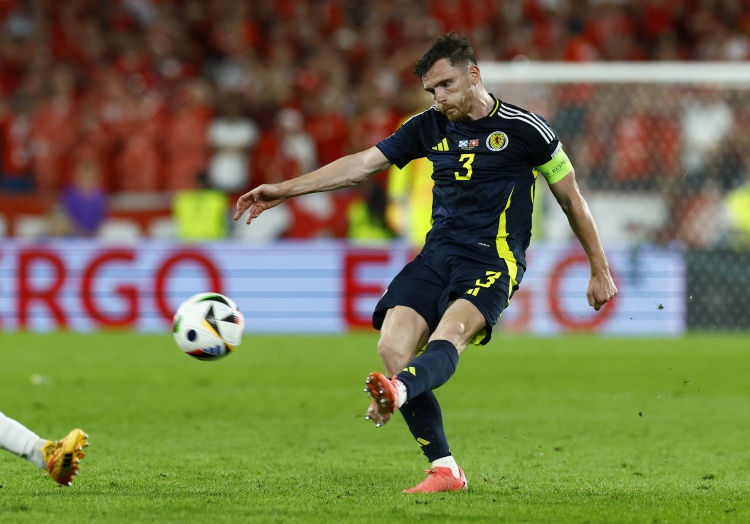 罗伯逊：嘘我们的只是一小部分球迷，英格兰也0-1输给日本