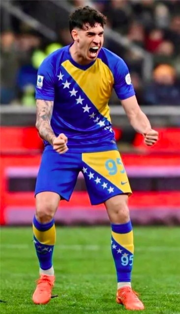 遭群嘲！巴斯托尼被P上波黑球衣，动作是国家德比假摔后的庆祝