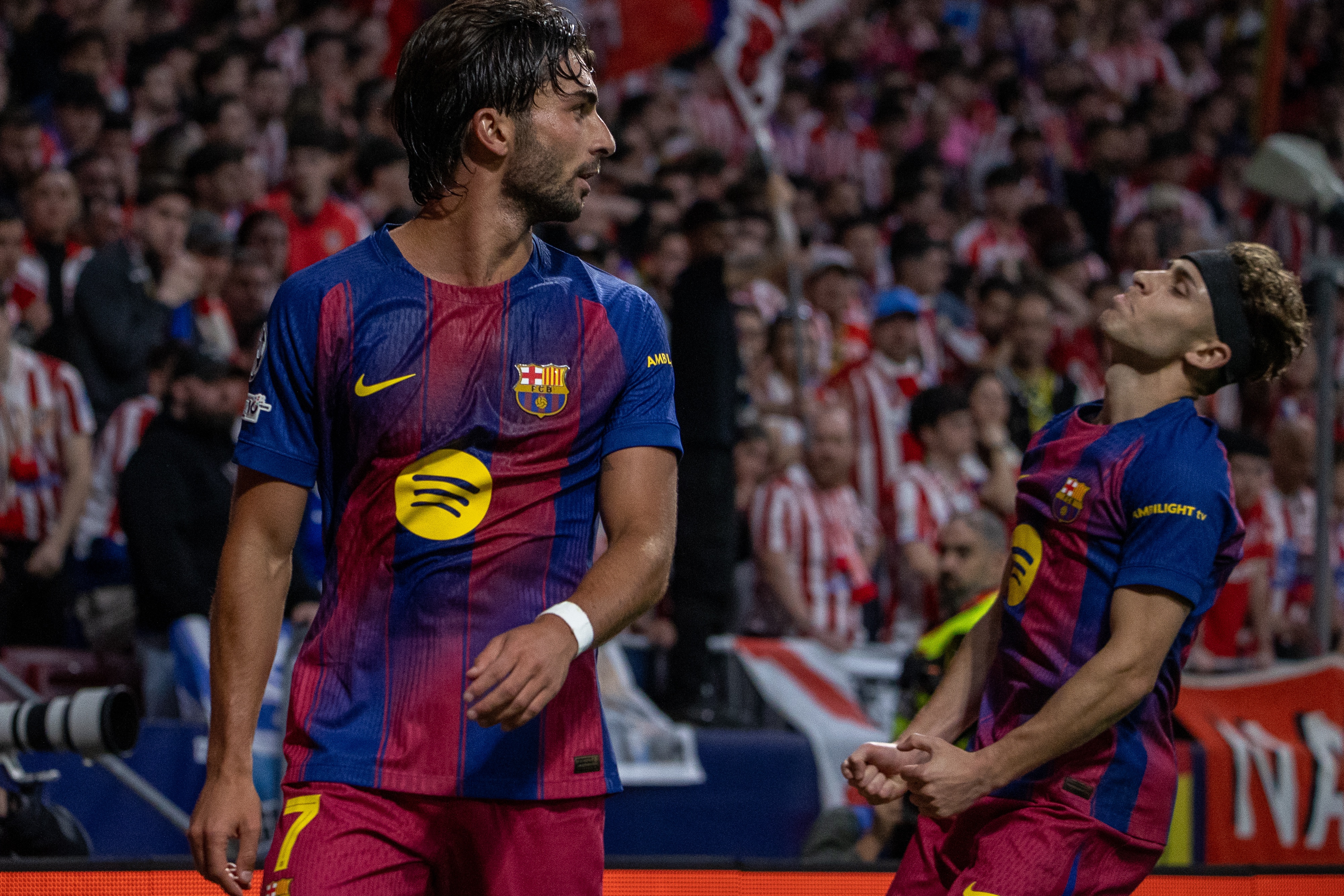 传射难救主！每体：费兰被换下时非常不满，朝替补席怒摔水瓶