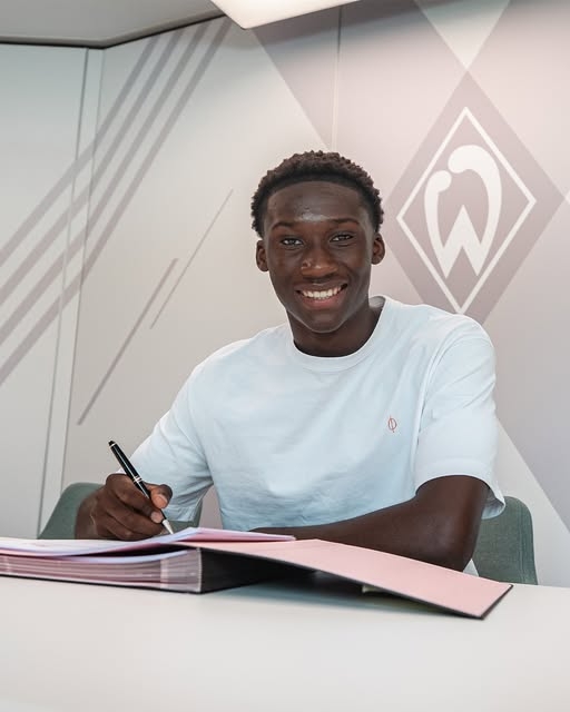 记者：尤文关注不莱梅18岁中卫卡里姆·库利巴利