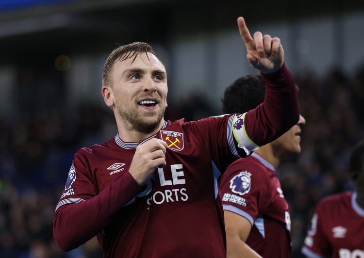 西汉姆队长鲍文给老东家赫里福德捐钱修缮球场草坪：我想回馈社区