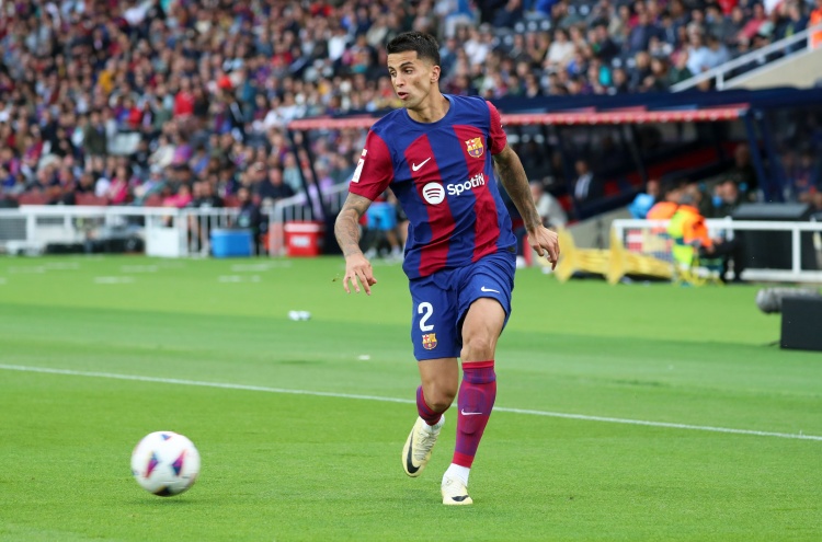 每体：坎塞洛赢得了主帅弗里克的认可，巴萨希望今夏免签留住他