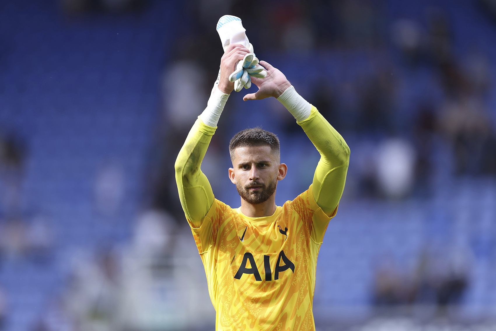 记者：国米与橡树资本管理层进行会谈，今夏优先引进门将维卡里奥