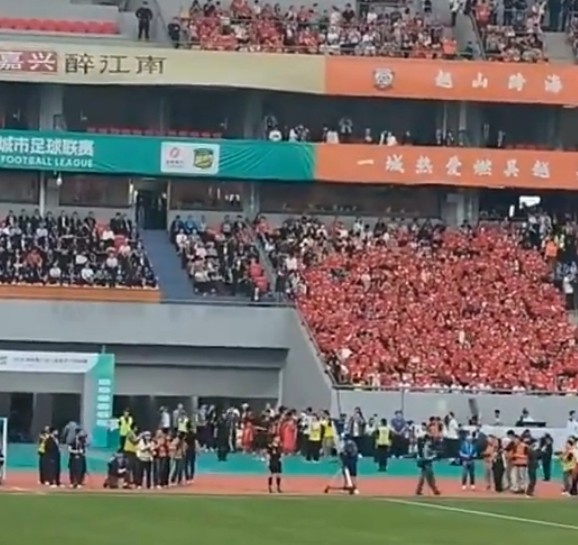 浙江足协：吴越杯首轮总计涌入100514名观众，场均20103人