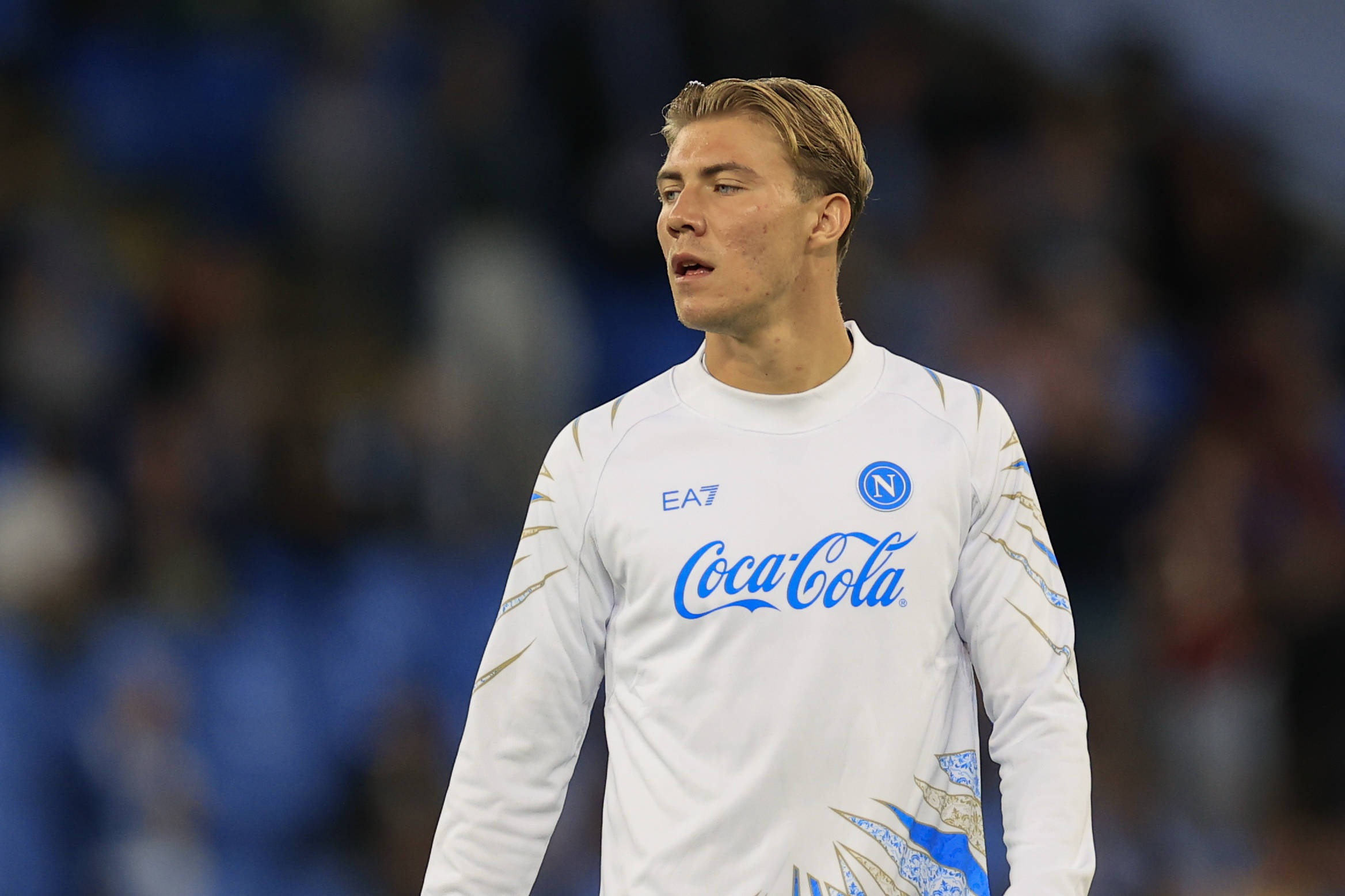 意媒：霍伊伦昨晚高烧、呕吐且肠胃不适，预计将无缘出战AC米兰