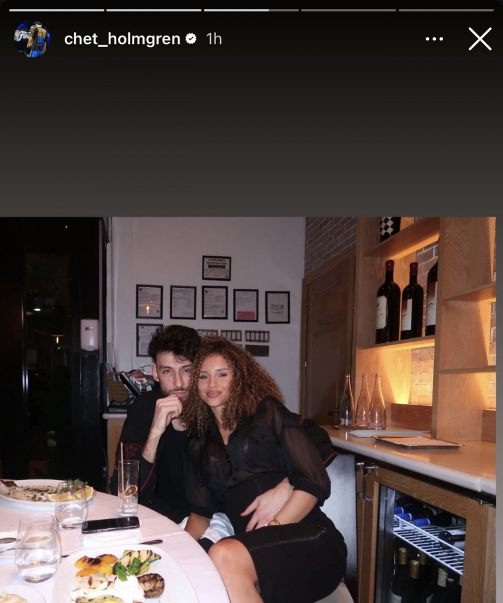 2米16与1米7！霍姆格伦官宣恋情，现女友是维拉中场埃利奥特前任