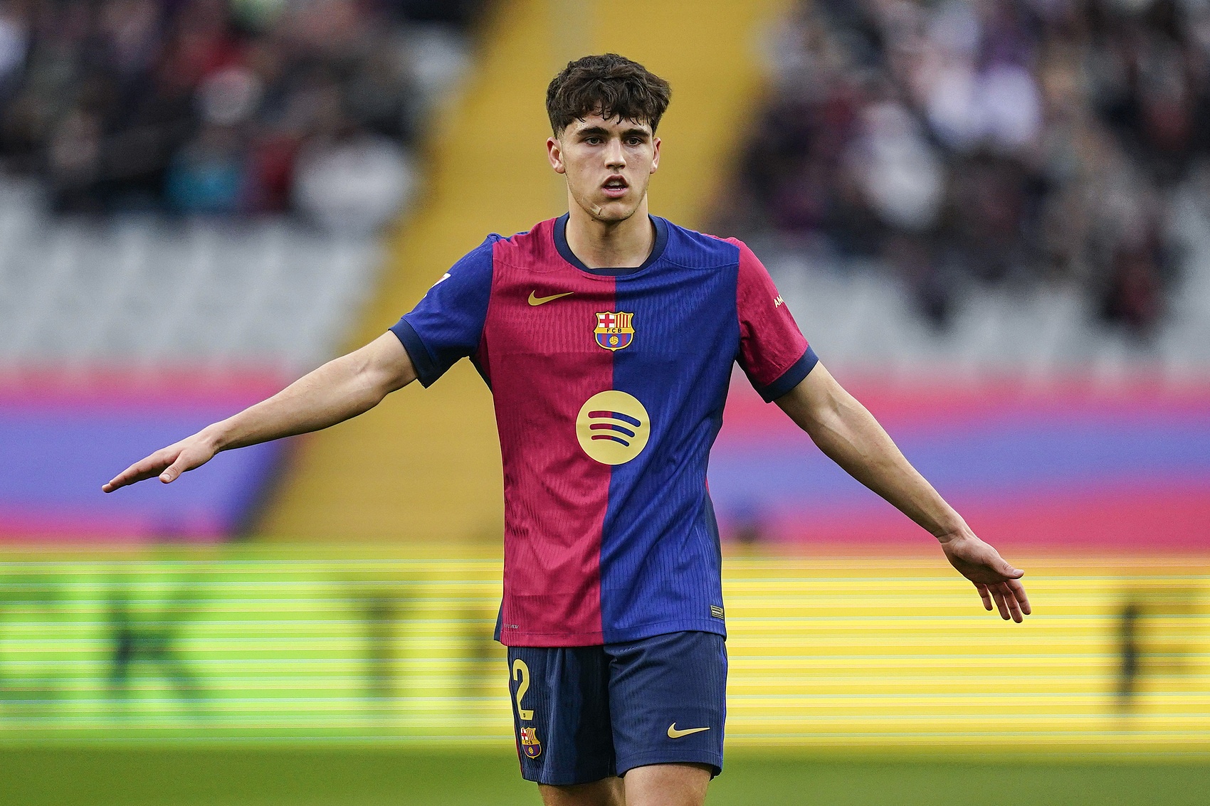 库巴西欧冠得到2张红牌追平佩佩，但比后者少踢了94场比赛