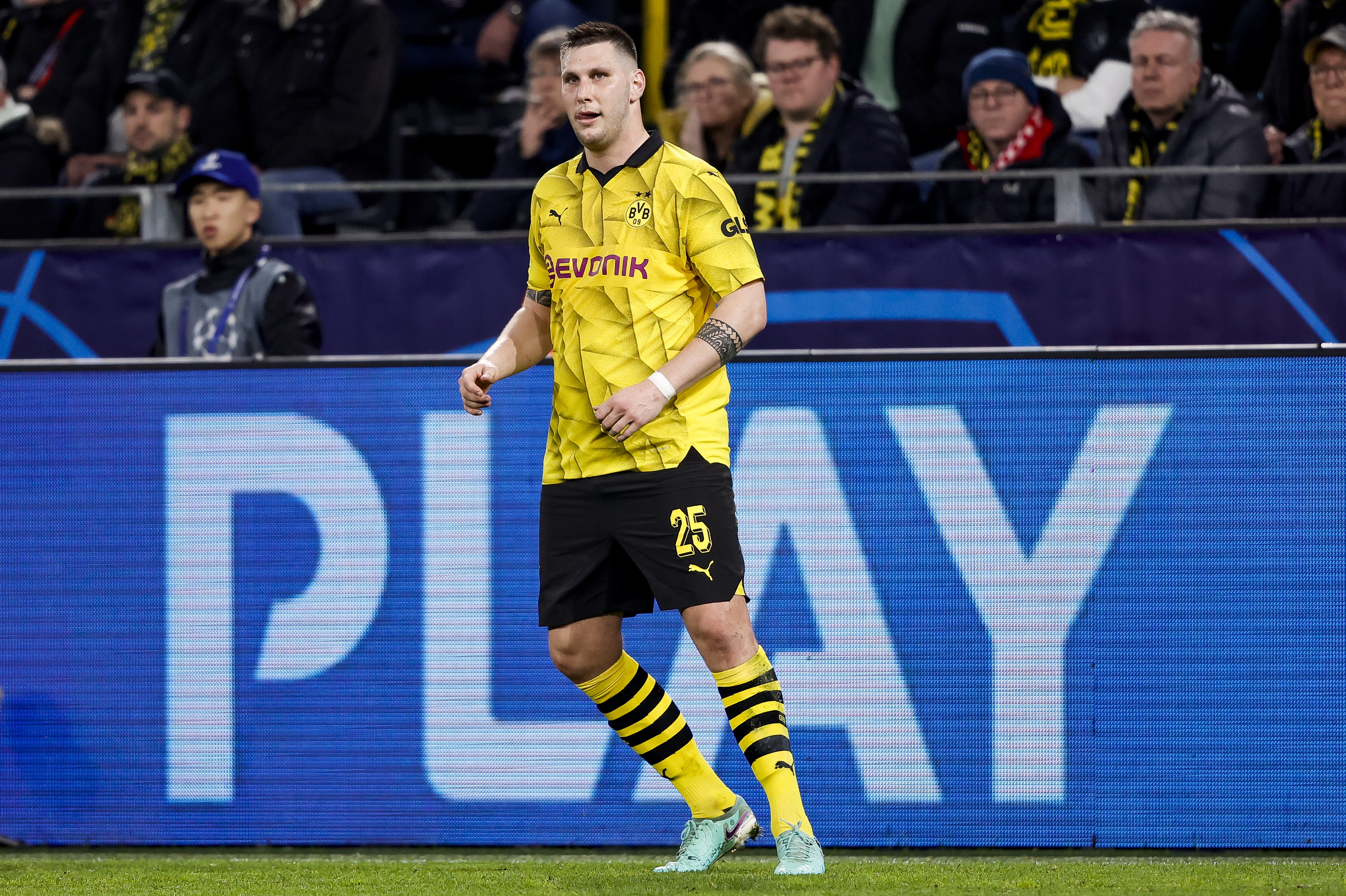 图片报：聚勒因膝伤提前下场，他可能踢完了代表多特最后一场比赛