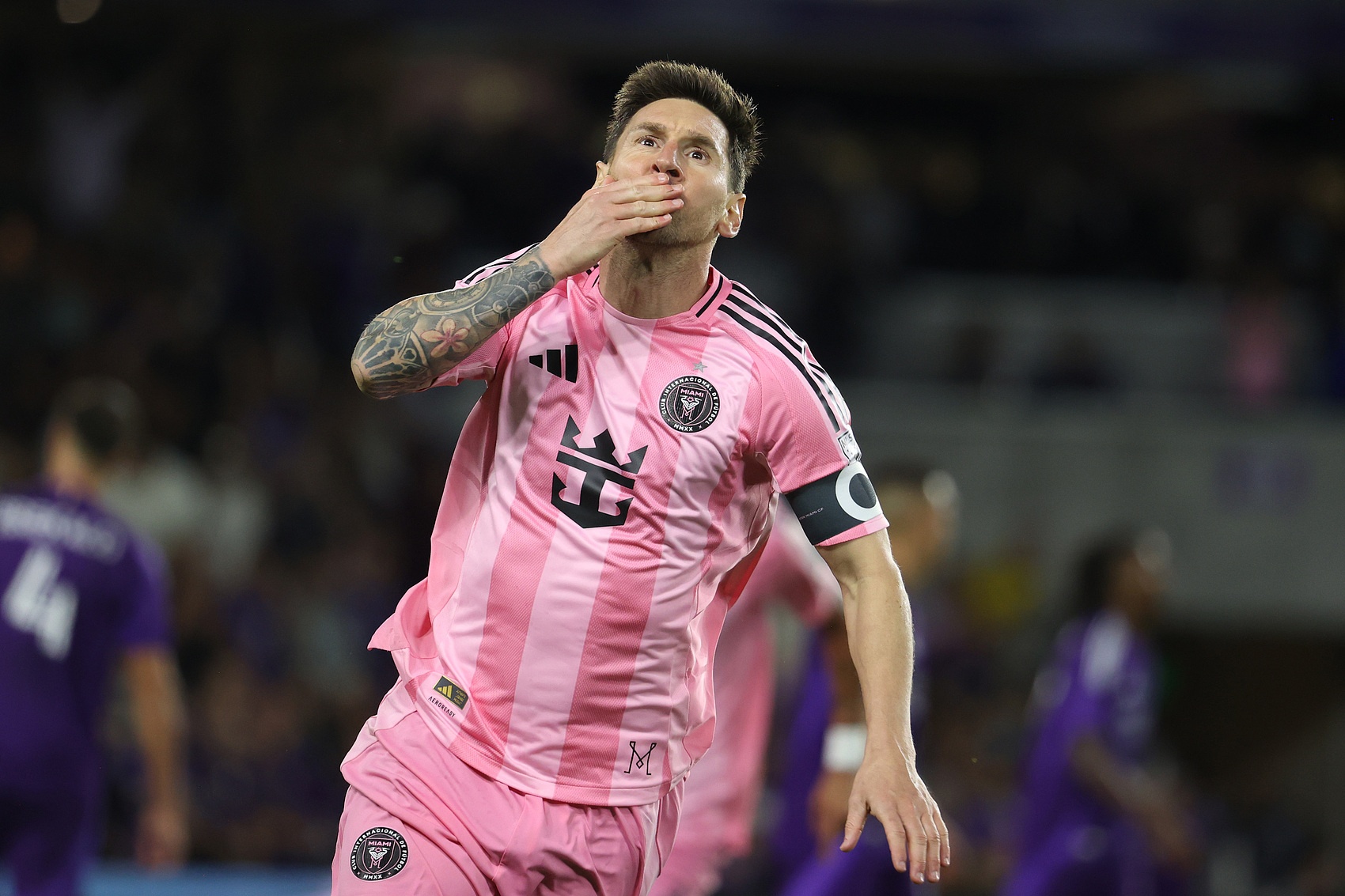 昆卡：我曾以对手身份感受过梅西的强大，他瞬间就能改变比赛局势