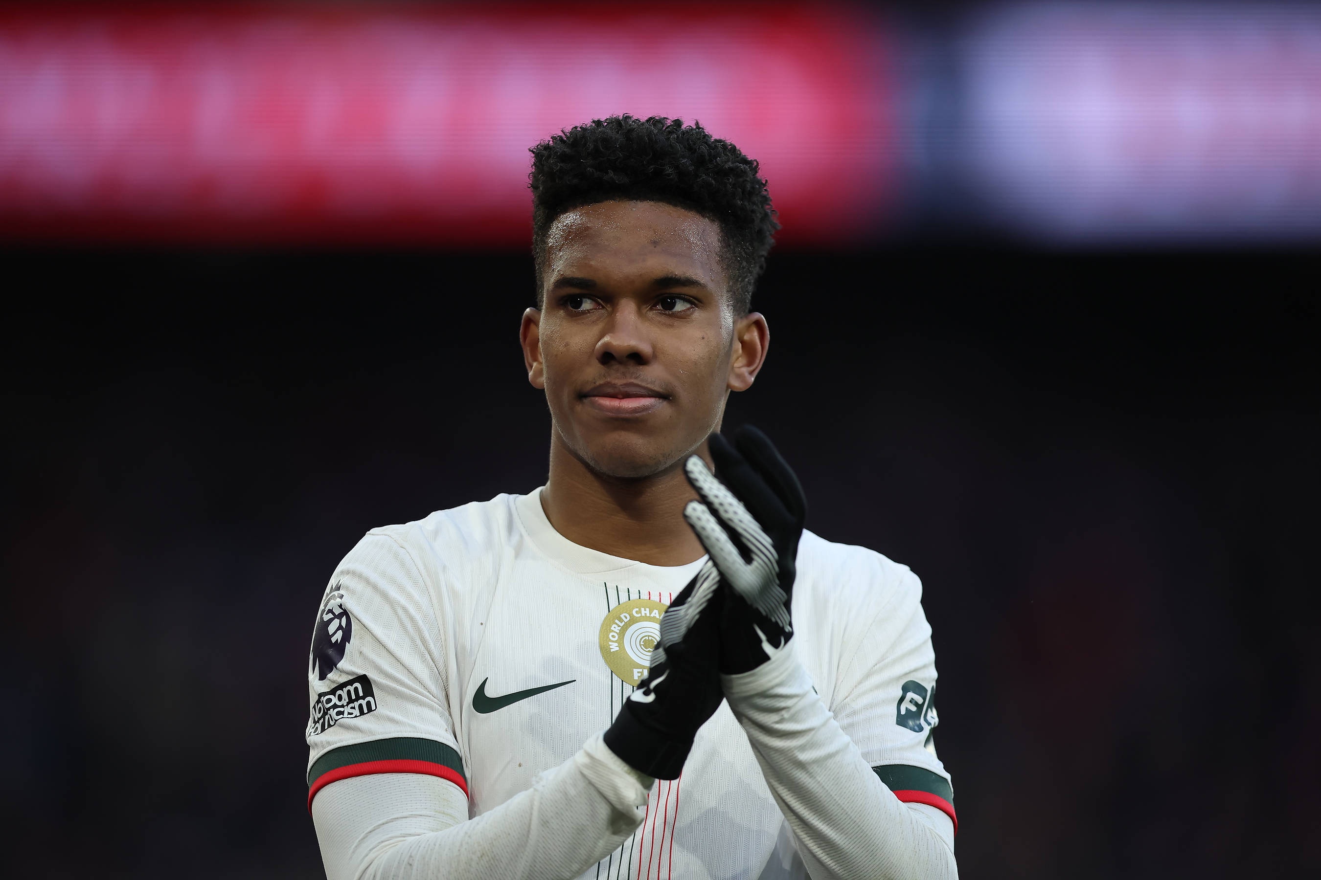 埃斯特旺为切尔西各项赛事已进8球，是英超时代蓝军U18球员最多