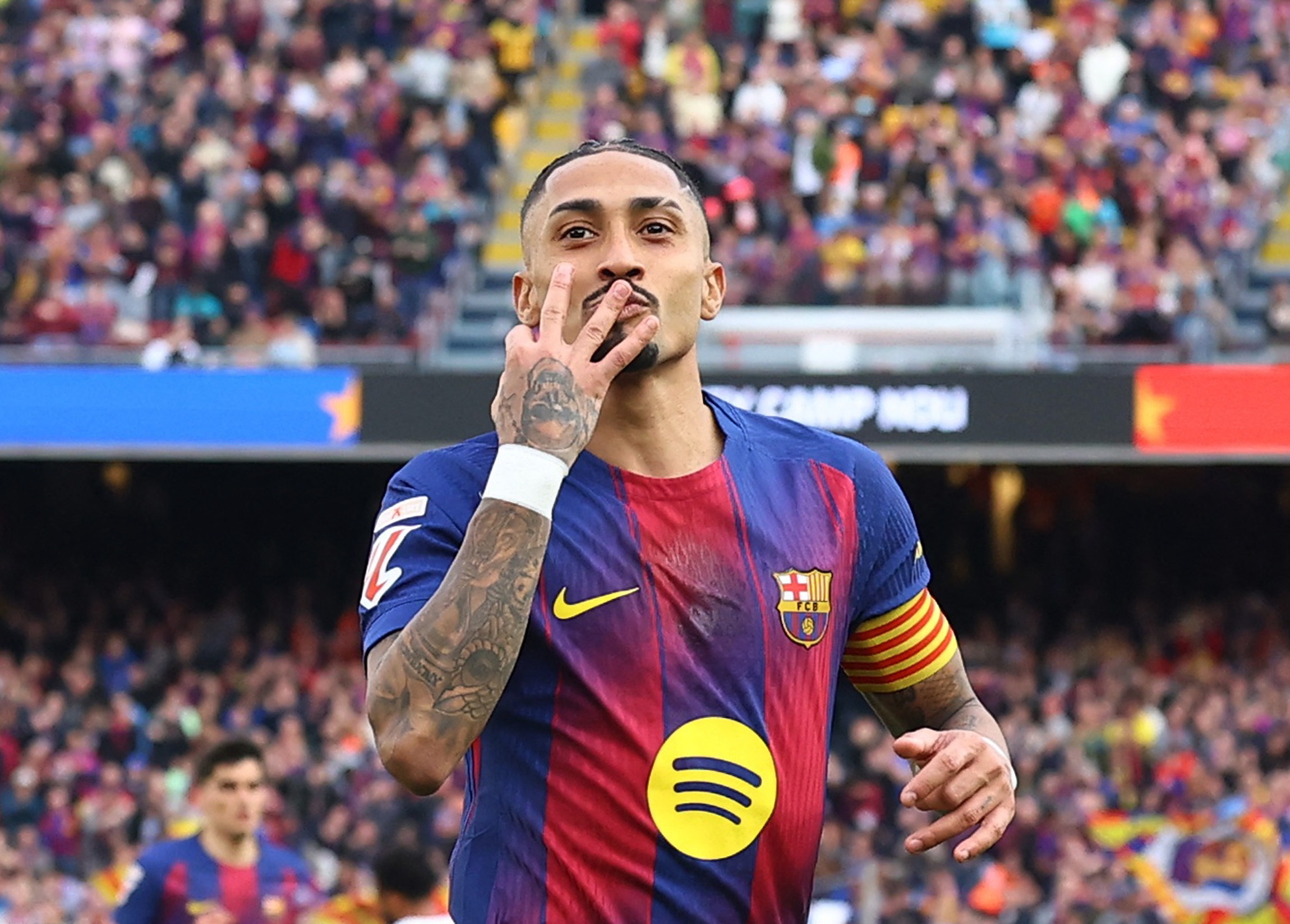 重要性不言而喻！巴萨本赛季共输8场比赛，其中6场拉菲尼亚未出战