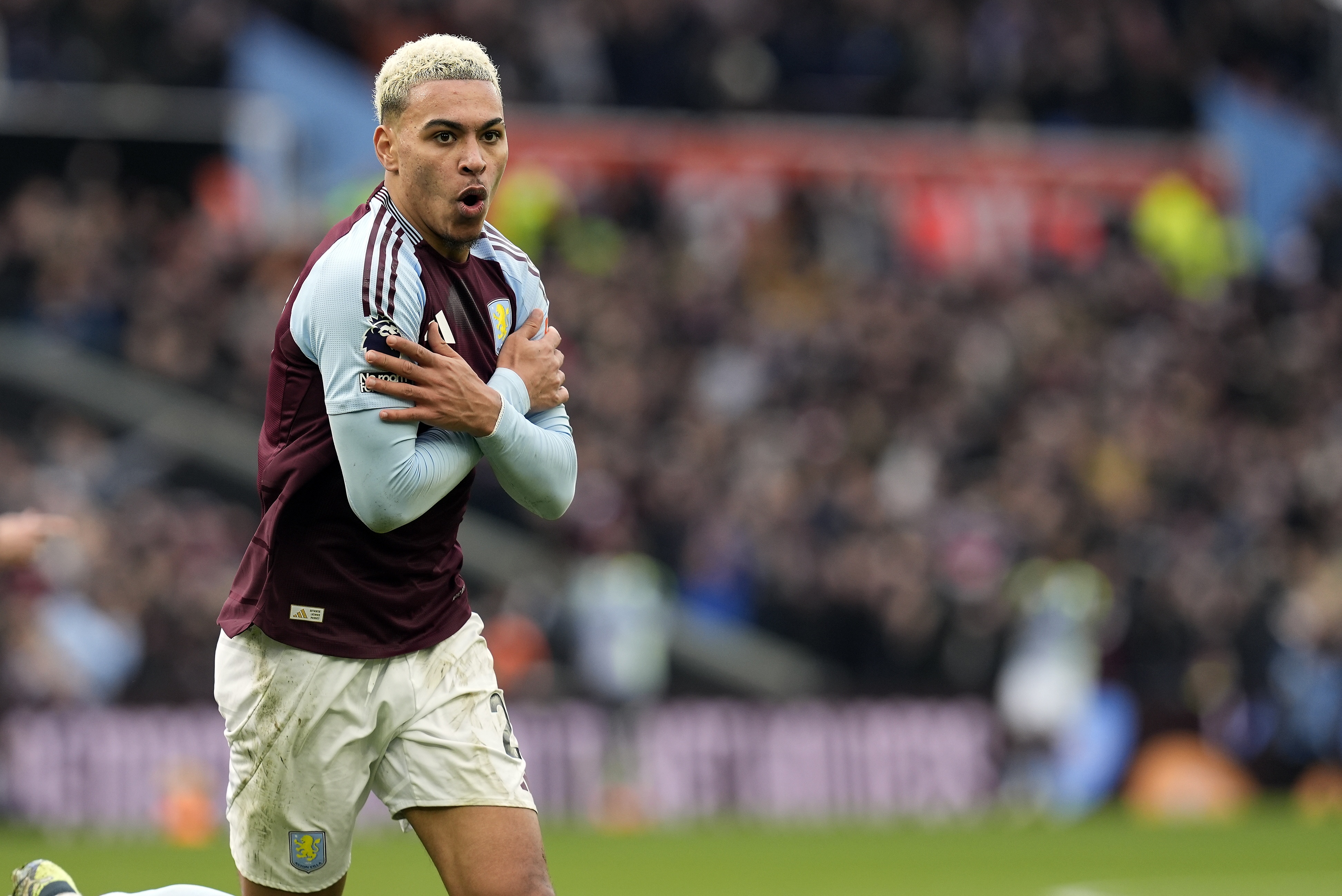 贵！电讯报：曼联枪手蓝军巴黎有意罗杰斯 维拉要价或达9000万镑