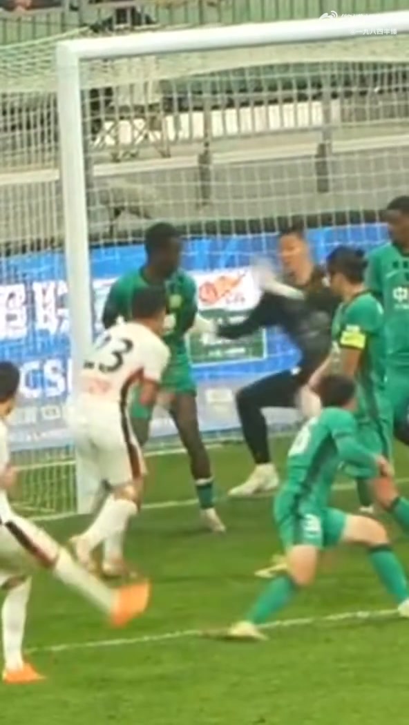 廖力生是否手球？媒体人晒争议瞬间另一个角度视频