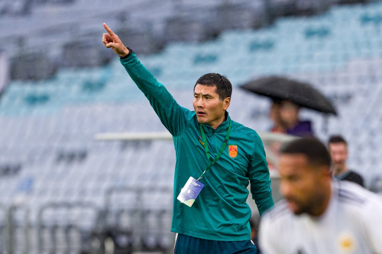 王勤伯：只有留洋才能解决国足对抗不足的问题