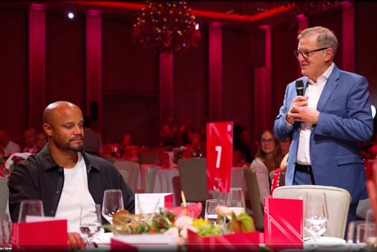 孔帕尼将迎40岁生日！拜仁CEO送上祝福：他是我们的“风暴之眼”