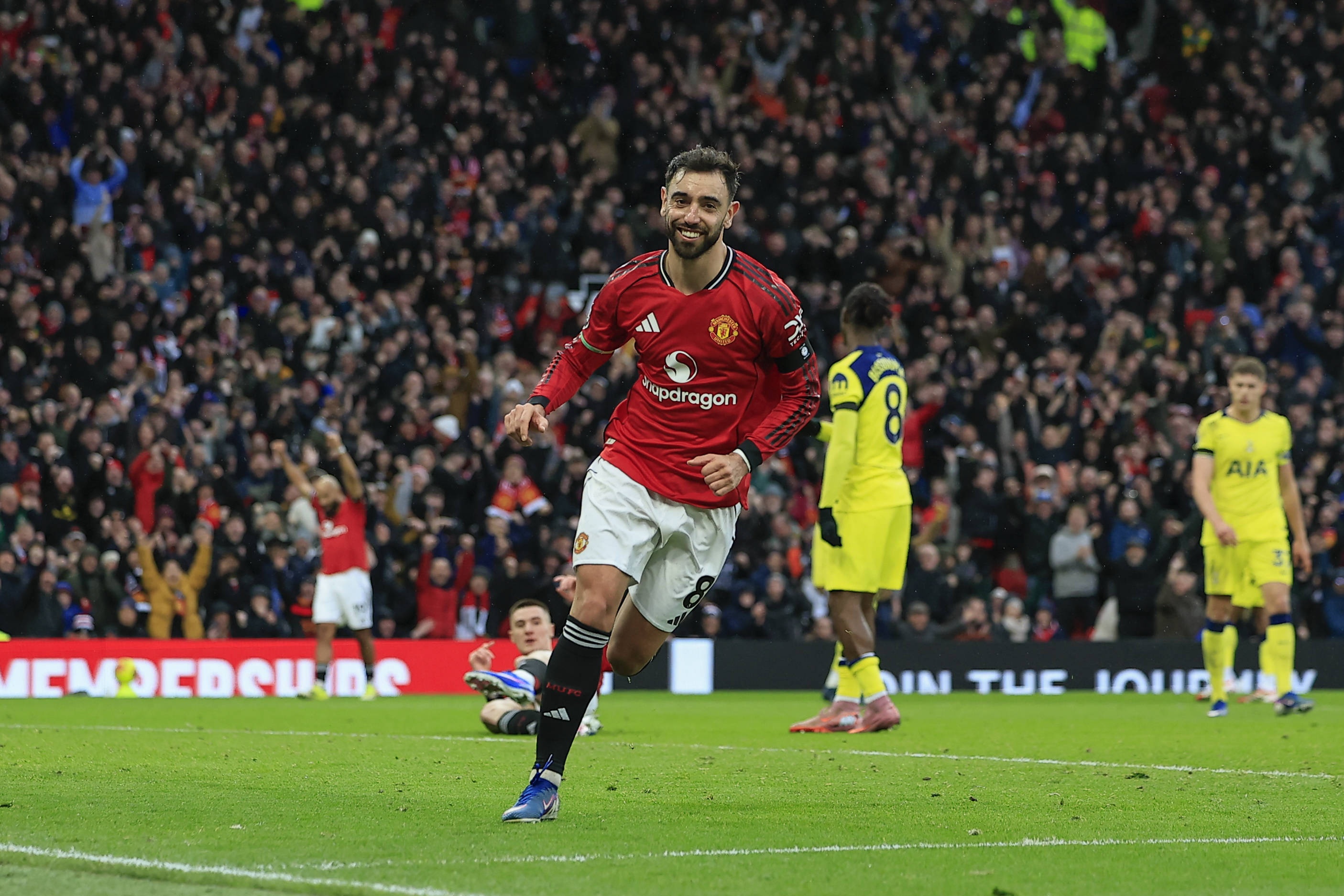 B费6次获得英超月度最佳追平C罗，距追平历史第一只差1次