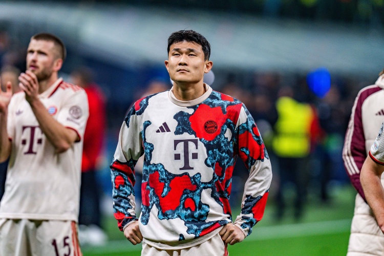 记者：费内巴切开始运作金玟哉转会交易，今日与经纪人会谈