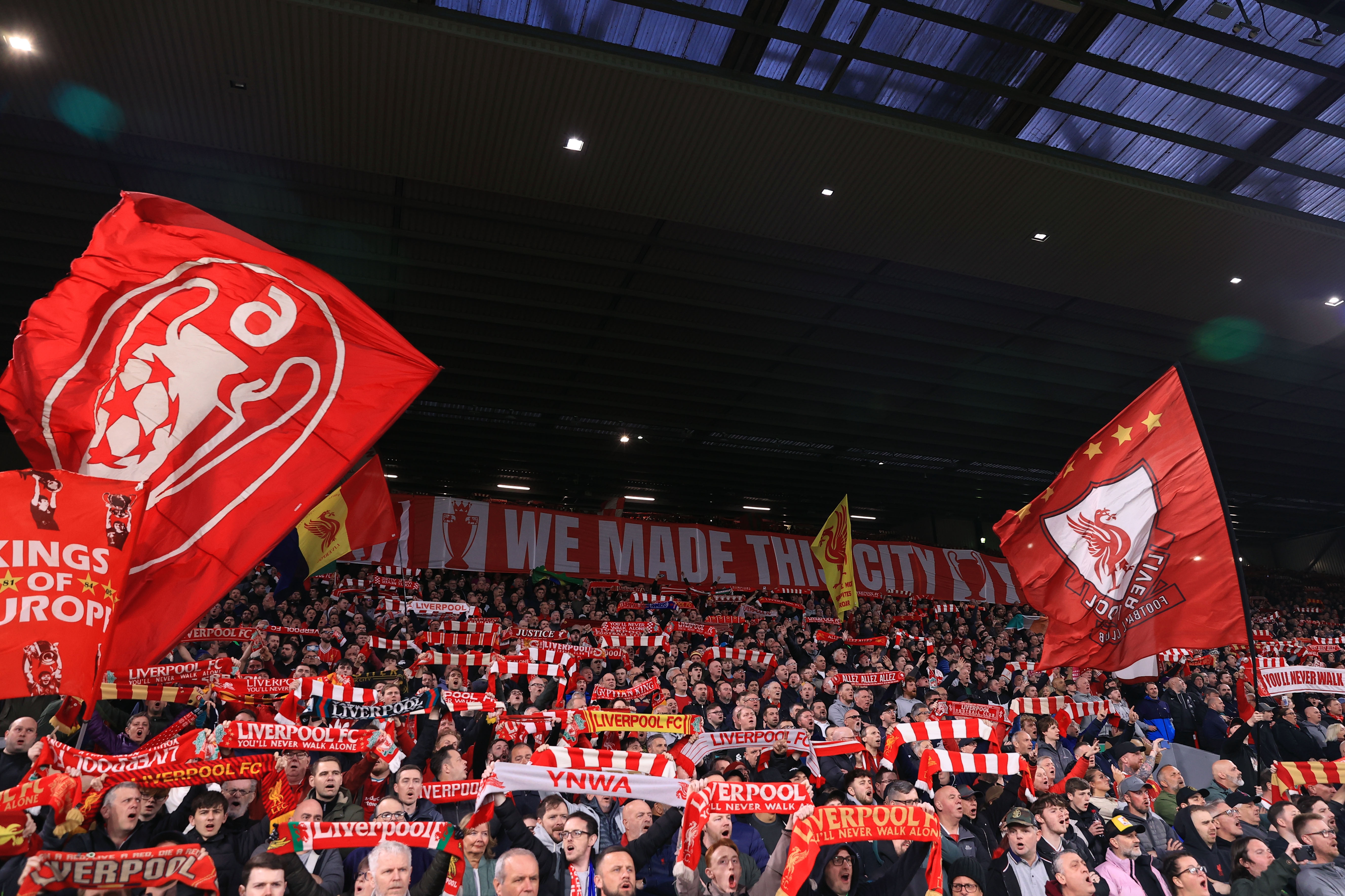 队报：巴黎主场允许2376名利物浦球迷入场观战，达到5%容量要求