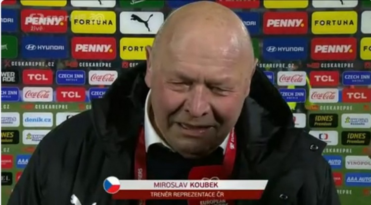 捷克主帅赛后落泪：晋级世界杯是我人生最伟大的成就