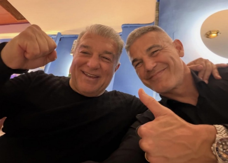 世体：拉波尔塔和助手庆祝皇马本轮不胜，助手在社媒晒出两人合影