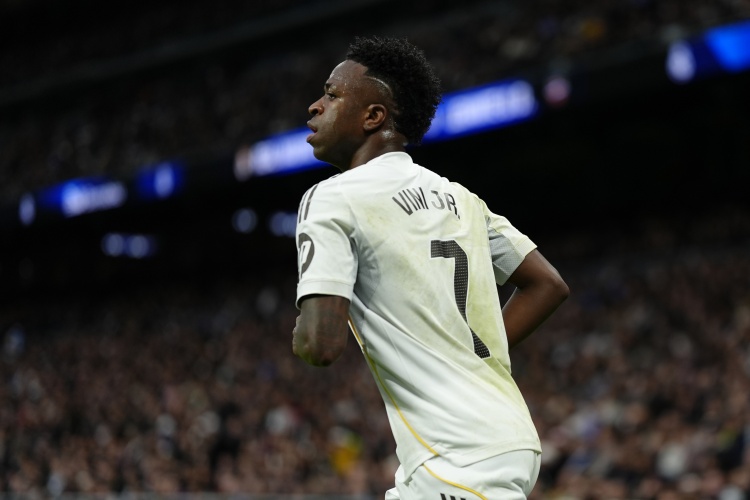 记者：维尼修斯在室内进行恢复训练，对阵马略卡可能会担任替补