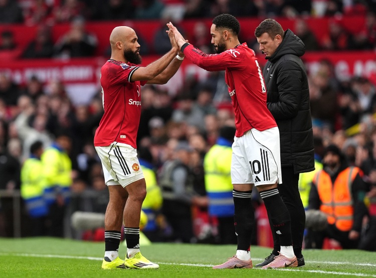 姆伯莫：小时候齐达内和埃托奥是榜样，一有机会就看阿扎尔集锦