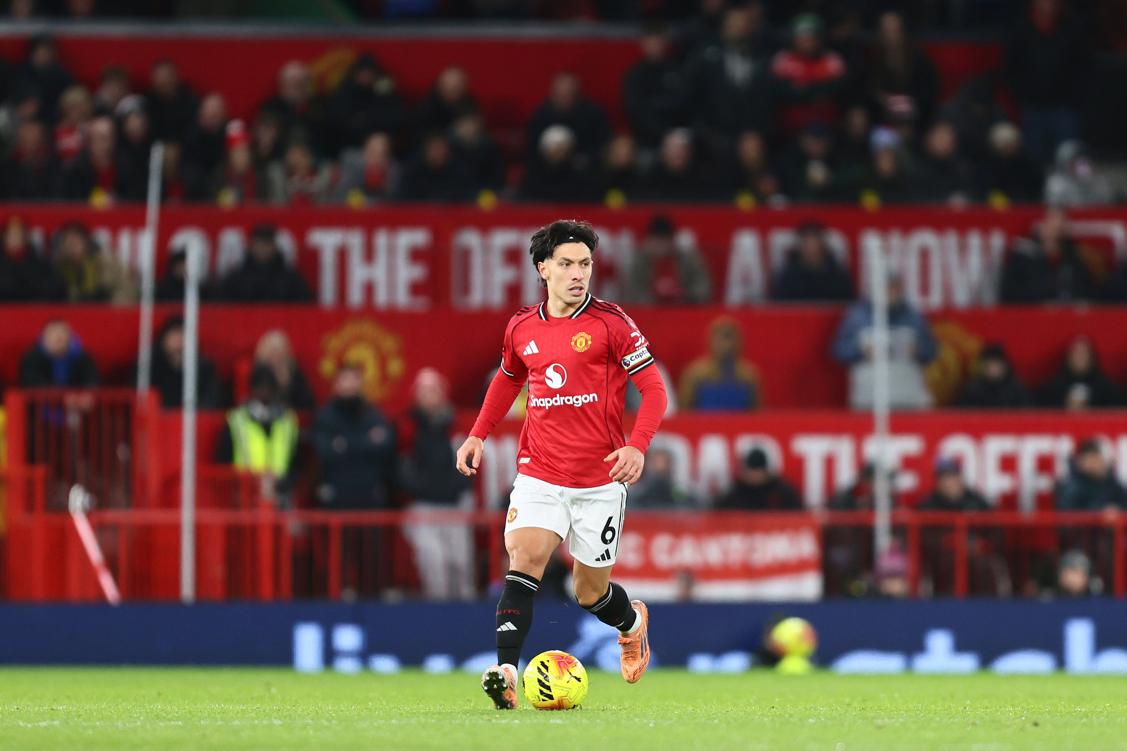 曼晚：曼联今天前往都柏林训练，利马、多尔古、姆伯莫随队