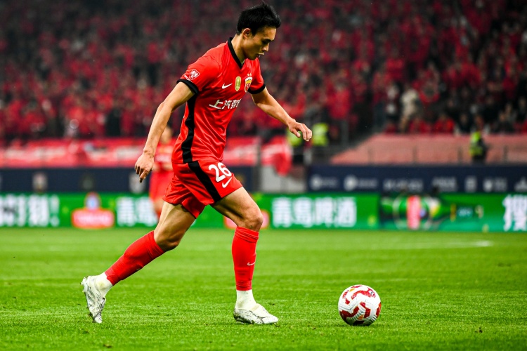 记者：克劳德、安佩姆缺席海港赛前训练，刘若钒、王振澳加入