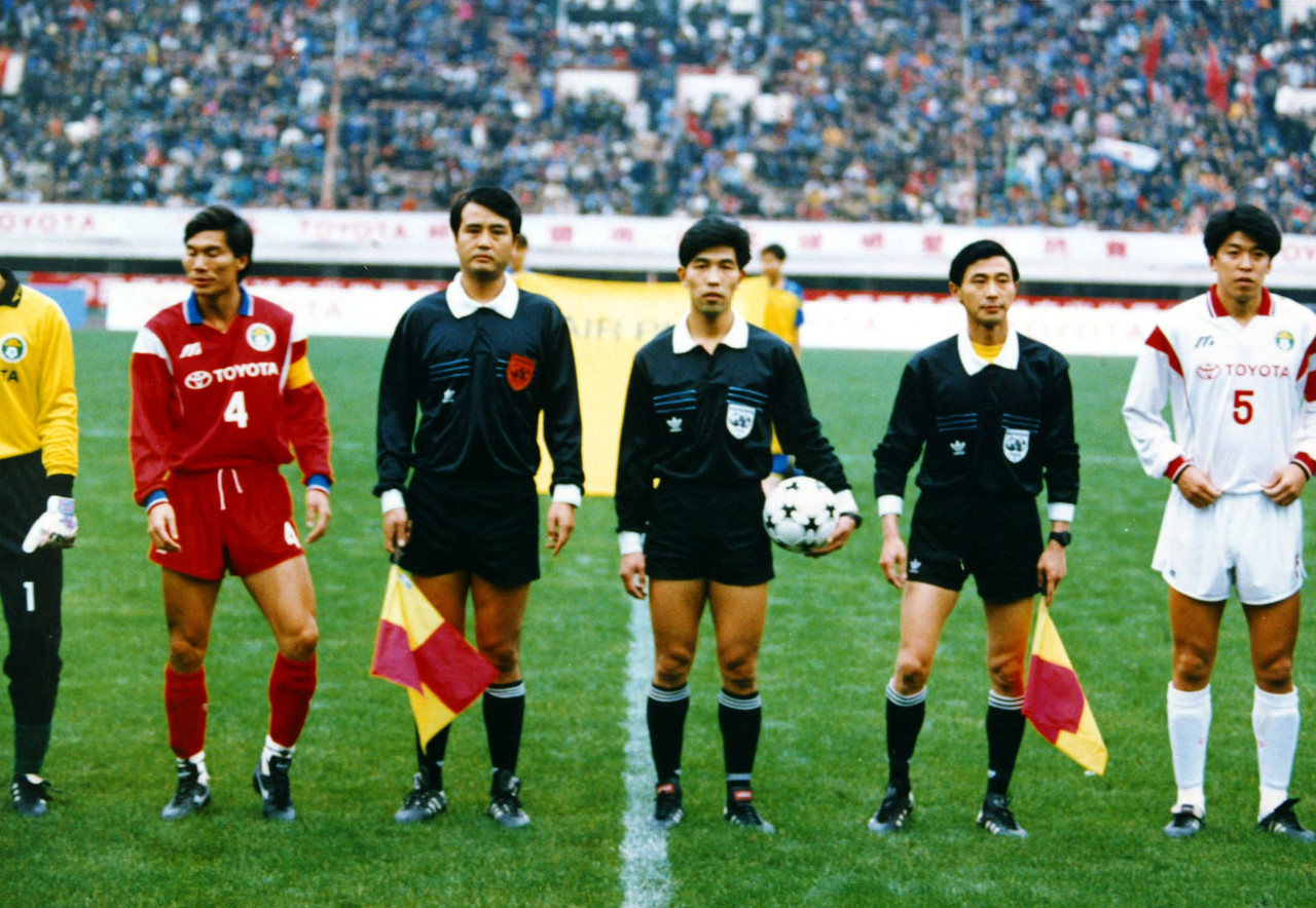 博主：陆俊是首位执法男足世界杯的中国裁判，02年执哨2场小组赛