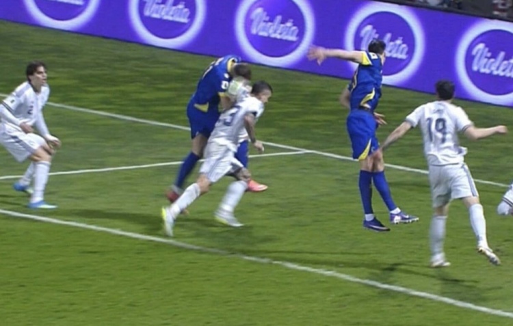 意媒：波黑进球前哲科争顶时疑似右臂触球，这个扳平球存在争议