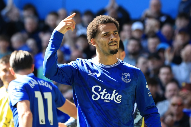 媒体人：曼联在重点关注恩迪亚耶，球员对加盟持开放态度