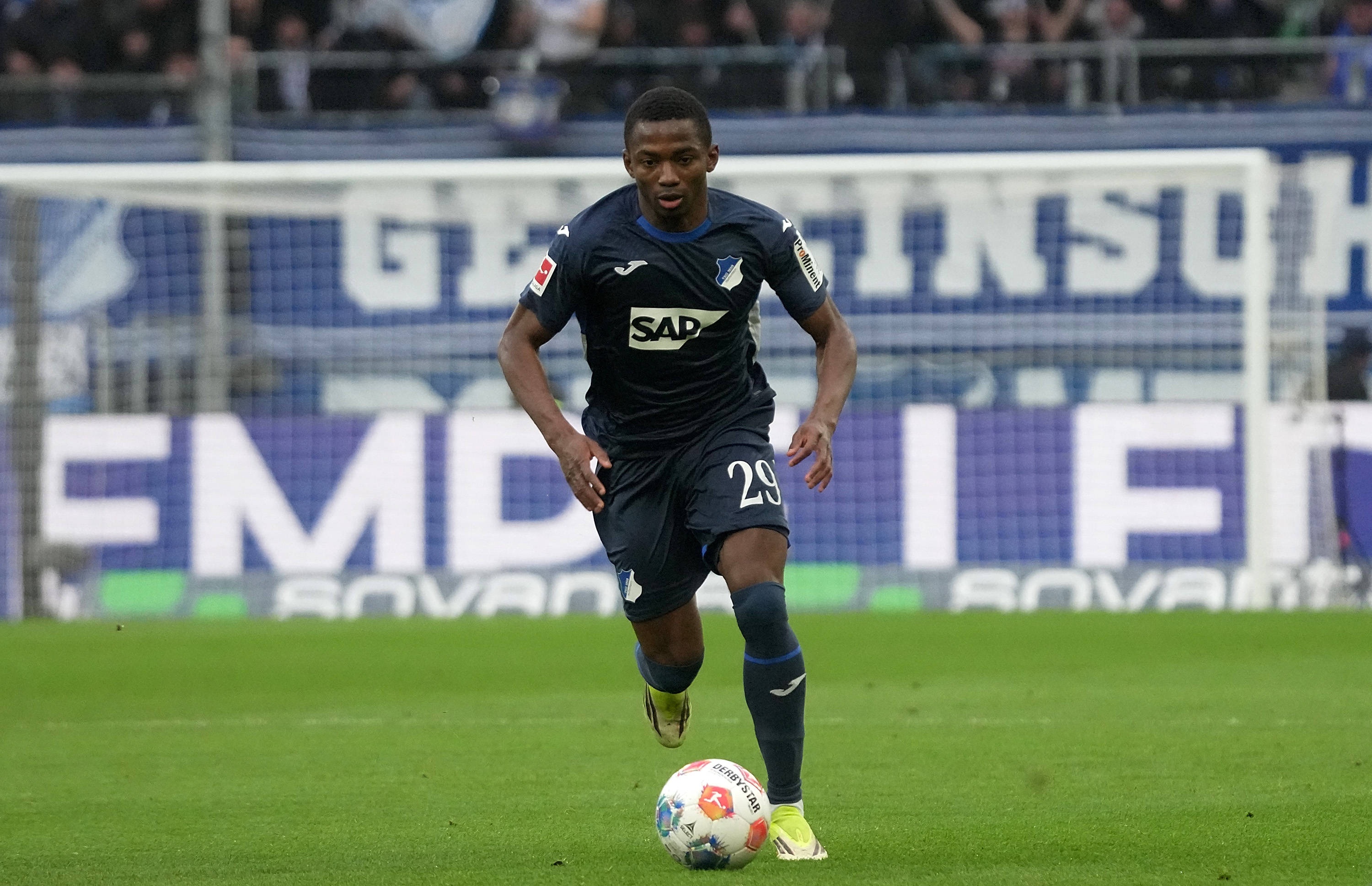 图片报：利物浦有意20岁边锋图雷，霍芬海姆要价约4000万欧