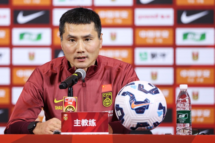 陆洋：希望国足经常踢这个水平的比赛，感受下外面的世界是啥样了