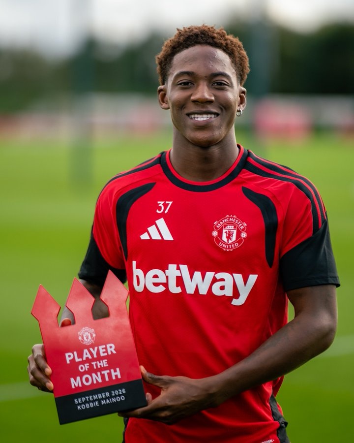 官方：梅努当选曼联球迷票选9月份队内最佳球员