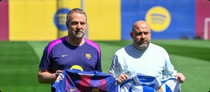 世体：甘伯体育城举行巴萨对阵西班牙人赛前传统的主帅合影