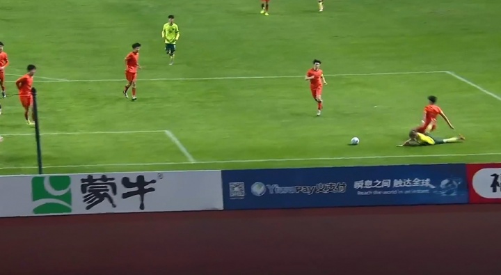 U19国足0-1落后澳大利亚！艾力尼扎尔送点，麦卡利斯特点射破门