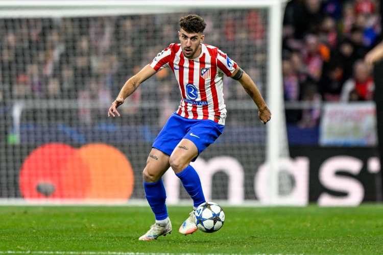 阿斯：鲁杰里已坐稳马竞左后卫主力，几番交手都有效限制了亚马尔