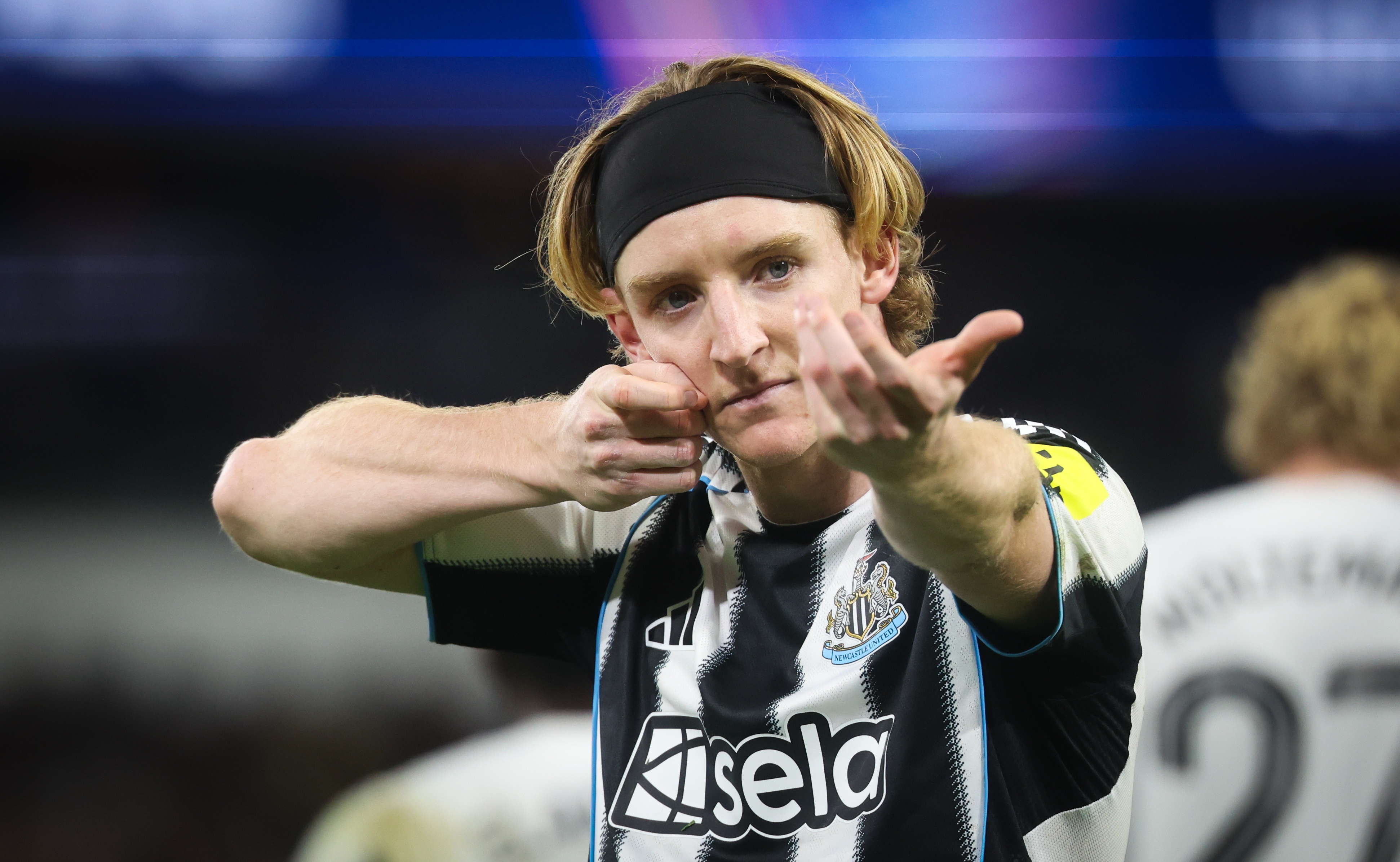 要7500万镑！泰晤士报独家：若拜仁能满足要价，纽卡愿意出售戈登