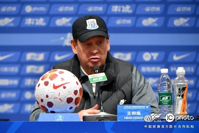 斯卢茨基赛后：特别表扬今天替补登场的队员，他们的表现非常出色