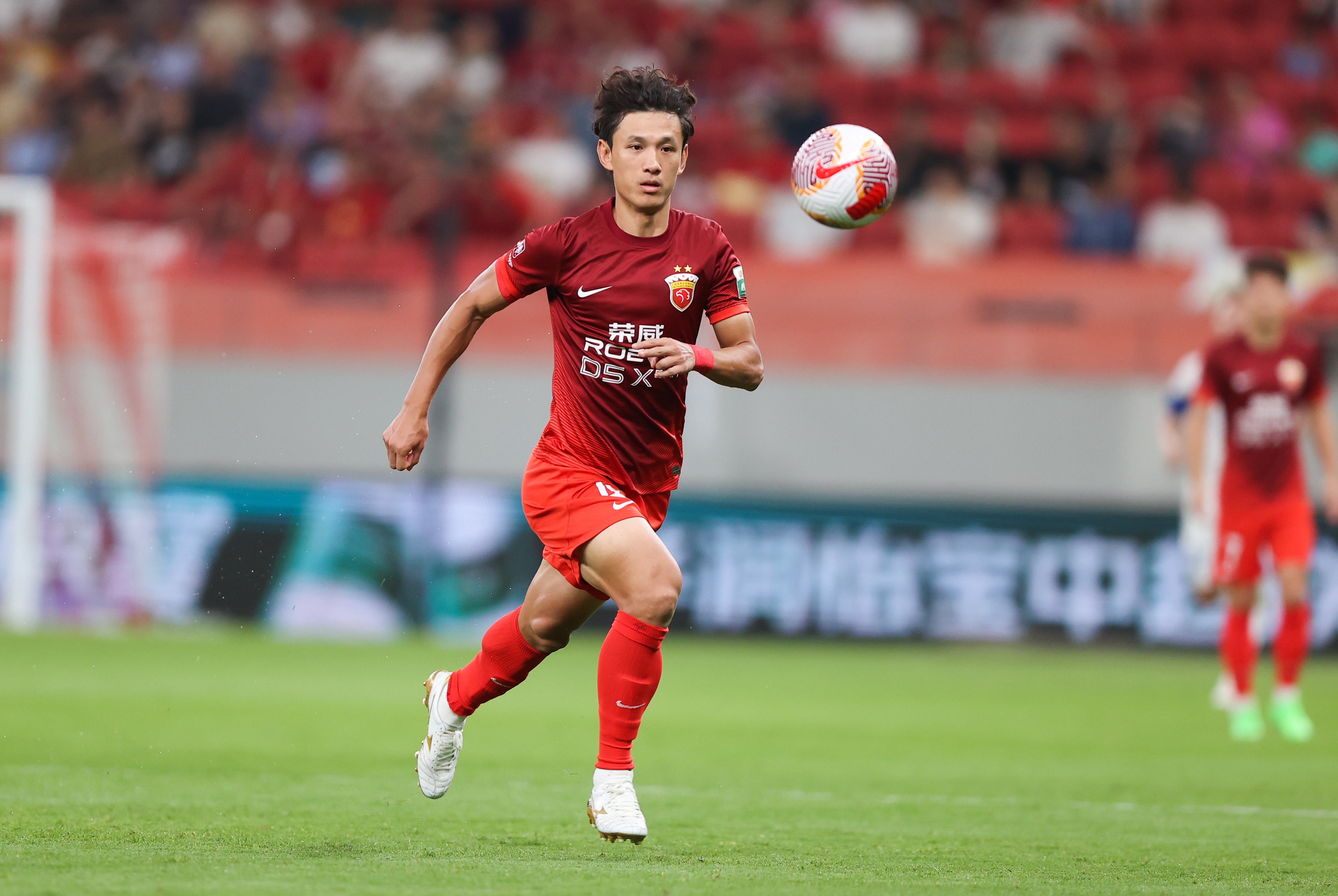 足球报：绝杀玉昆为海港注入信心，下轮德比是重回正轨的最佳契机