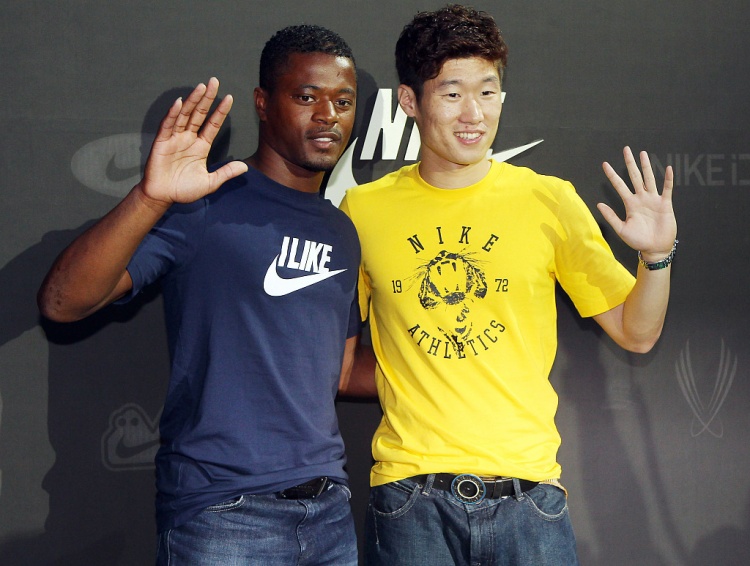 韩媒：朴智星去巴塞罗那治疗膝盖，自退役以来该伤势一直困扰着他