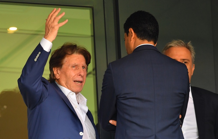 世体：扎哈维将现场观战巴萨VS马竞，并和弗里克及莱万商谈未来