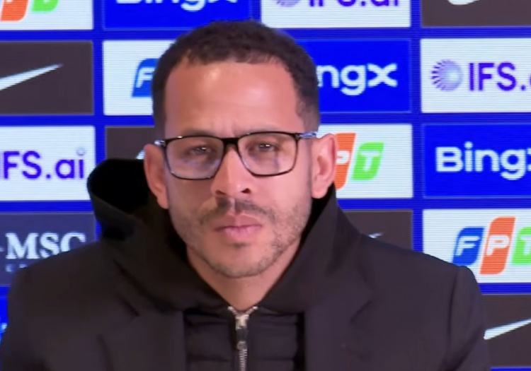 罗塞尼尔：恩佐没戴袖标但表现得像队长 曼联一次射正就进球了