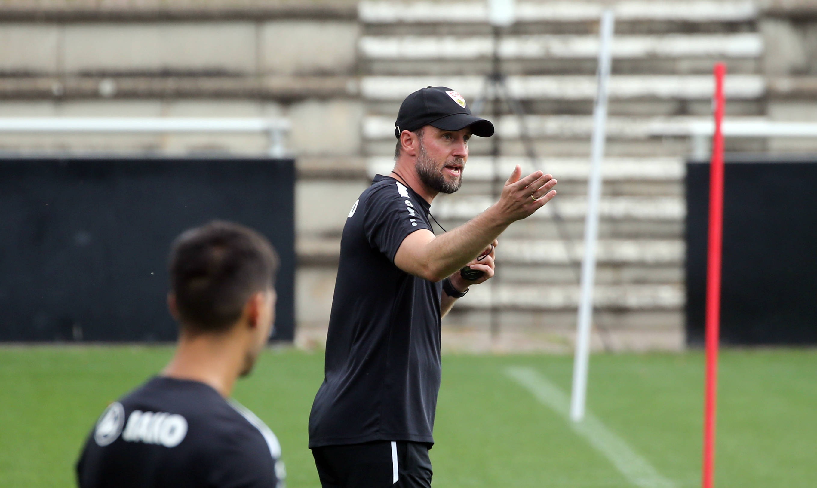 小赫内斯：必须祝贺拜仁和弗赖堡 翁达夫停赛会考虑其他人选