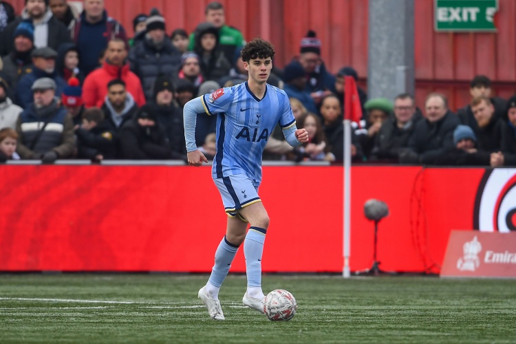 英格兰U21主帅：阿奇·格雷下场将参赛，他在热刺压力大但表现好