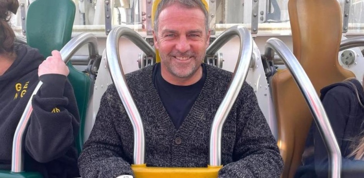 短暂的闲暇时光，弗里克到巴塞罗那第比达博山玩跳楼机