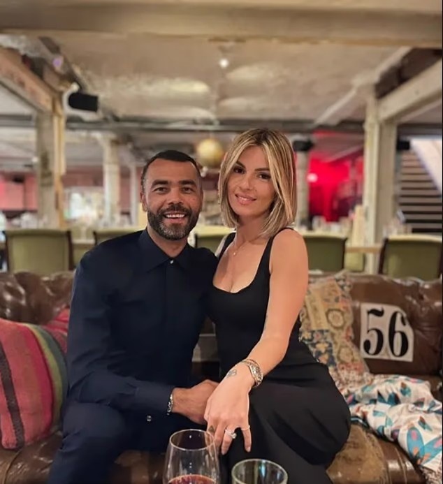 科尔：当主帅首战就输球让我大开眼界，即便有我妻子学意语也好难