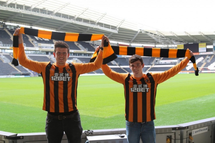 2014年马奎尔和罗伯逊效力赫尔城，如今一人红魔中坚一人红军传奇