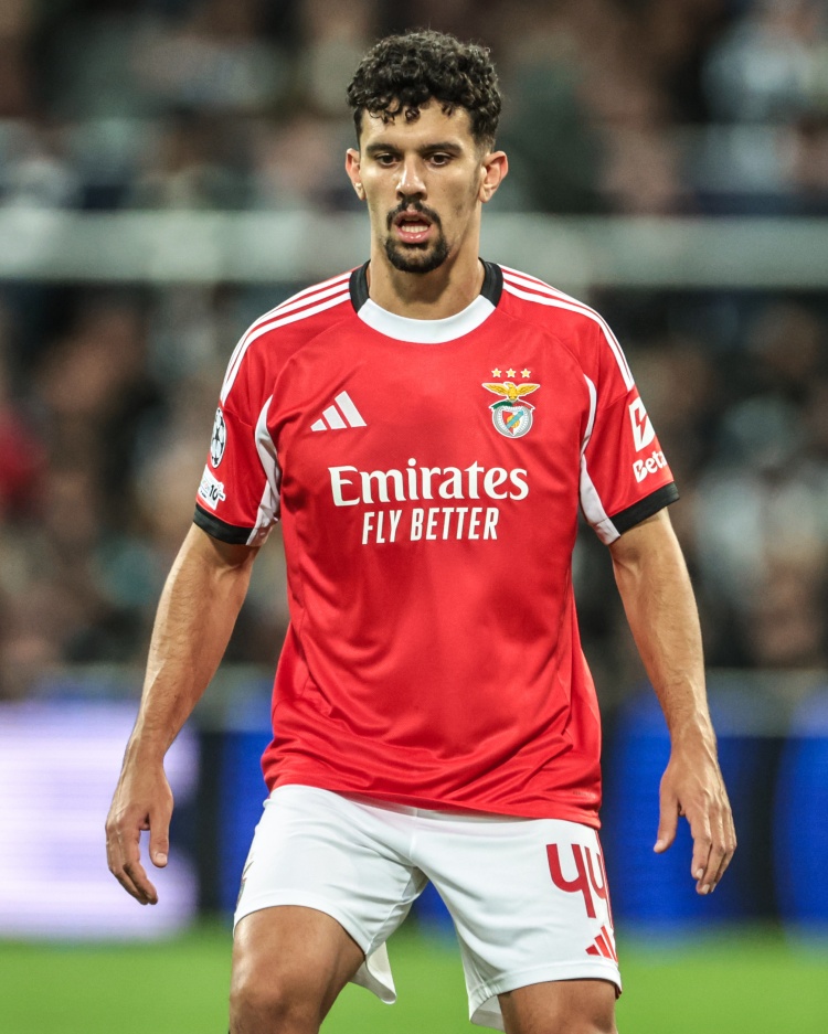 葡媒：奥塔门迪将离队，本菲卡计划给23岁中卫托马斯·阿劳霍加薪